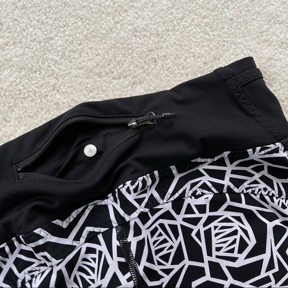 Lululemon real quick crop full on luxtreme posey 6 black white - Picture 14 of 15